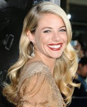 Наращенные волосы: как за ними ухаживать?